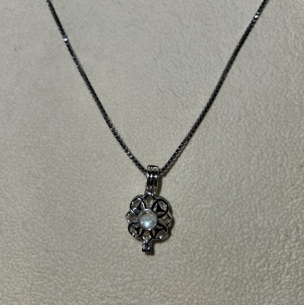 Vantel Pearls "In Bloom" Necklace
